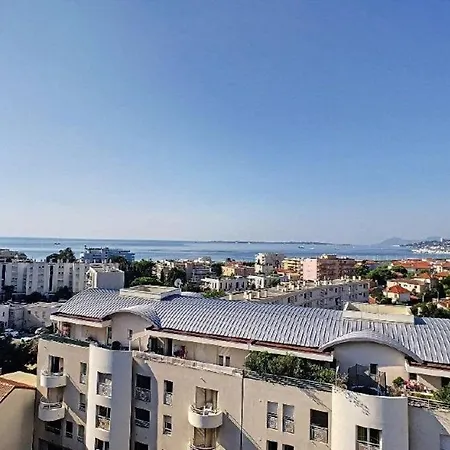 Beautiful Rooftop With Terrace And Sea View. Appartement *