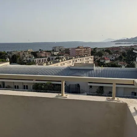 Beautiful Rooftop With Terrace And Sea View. * アンティーブ