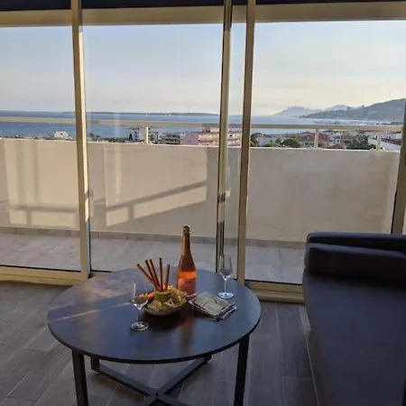Beautiful Rooftop With Terrace And Sea View. Appartement *