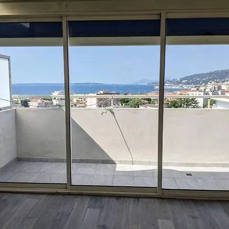 Beautiful Rooftop With Terrace And Sea View. Apartmán *