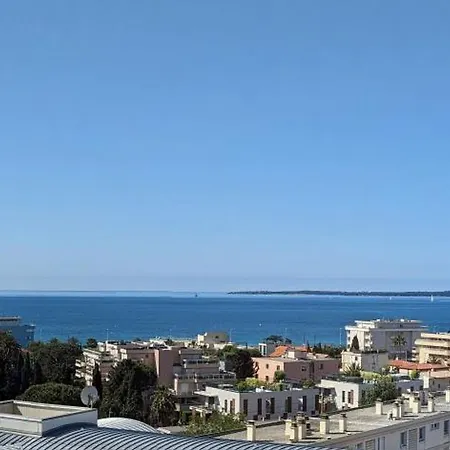 Appartement Beautiful Rooftop With Terrace And Sea View. *